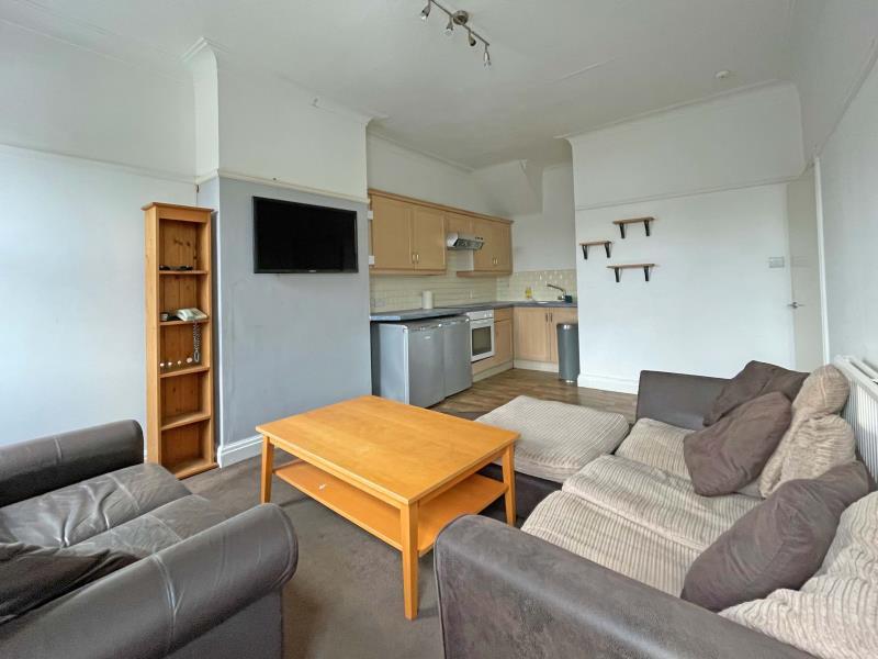 OTLEY ROAD, FAR HEADINGLEY, LEEDS, 4 bed apartment £800 pcm (£185 pw)