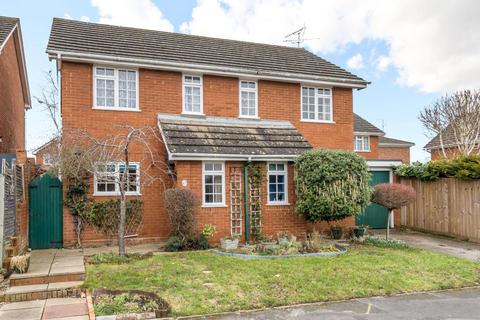 3 Cottage Grounds, Stone, Aylesbury, HP17 8NQ