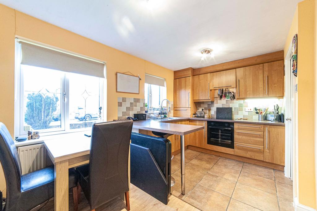Locking Gate Rise, Oldham, OL4 3 bed semidetached house £210,000