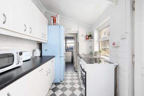 136 Dawlish Road, London, E10 6QN
