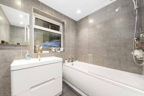 136 Dawlish Road, London, E10 6QN