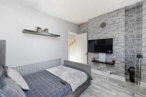 136 Dawlish Road, London, E10 6QN