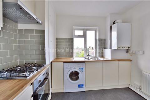 2 bedroom apartment for sale, Green Lanes, London, N13