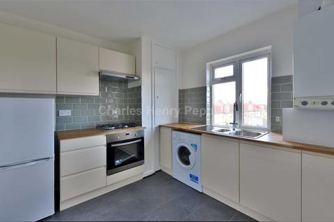 2 bedroom apartment for sale, Green Lanes, London, N13