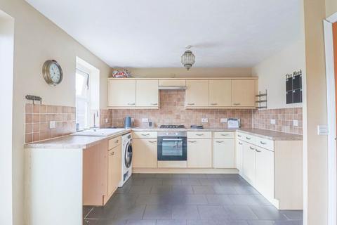 4 bedroom townhouse to rent, Badgers Way, Weston Super Mare