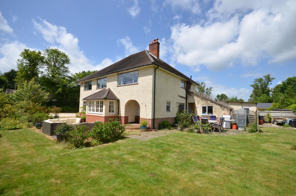 The Avenue, Rowledge, Farnham, Surrey, GU10 4 bed detached house for