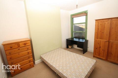 2 bedroom flat to rent, Valmar Road, London