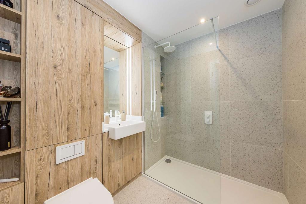 Apartment in Whitechapel - More