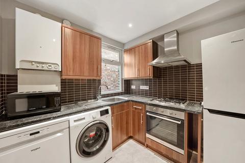 3 bedroom flat to rent, Churchill Road, Willesden