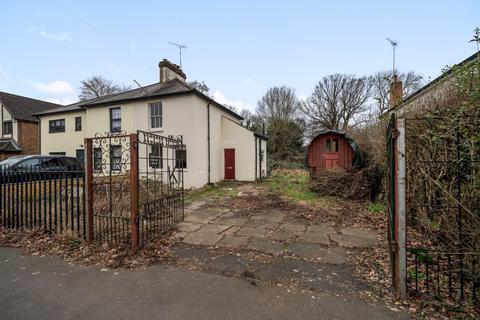 2 bedroom semi-detached house for sale - Alexandra Road, Addlestone, KT15