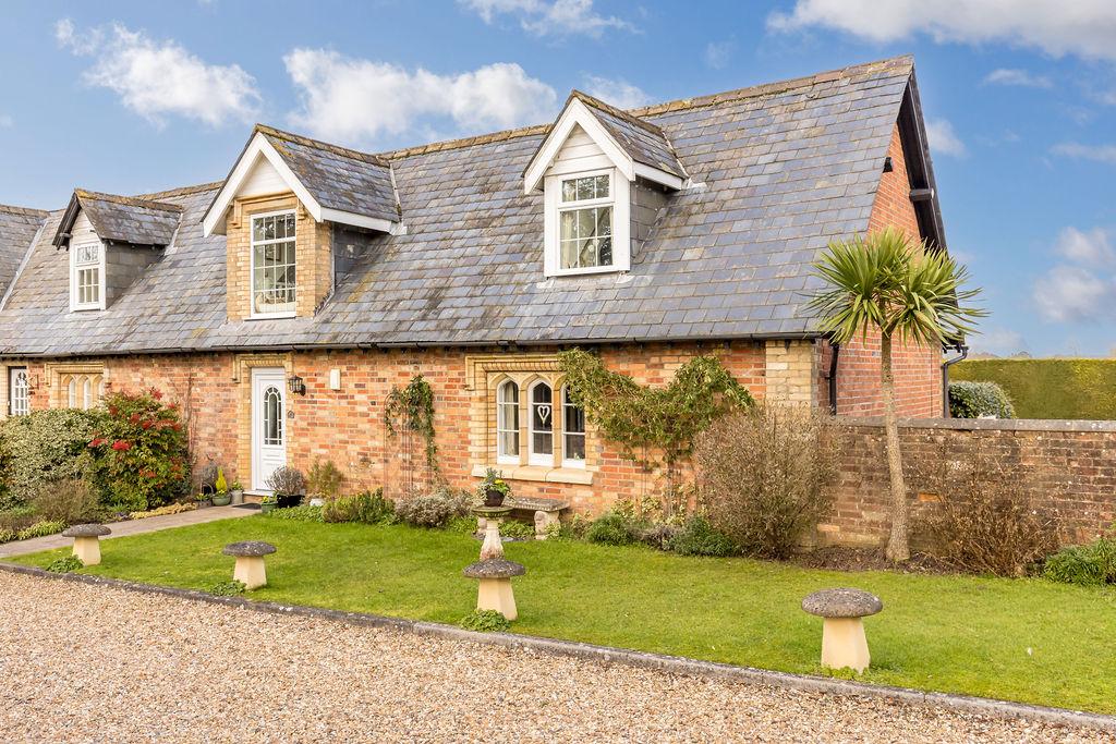 Moortown Drive, Wimborne BH21 2 bed semidetached house for sale £500,000