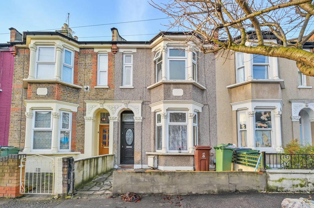 Belgrave Road E17, Walthamstow... 4 bed terraced house £2,700 pcm (£