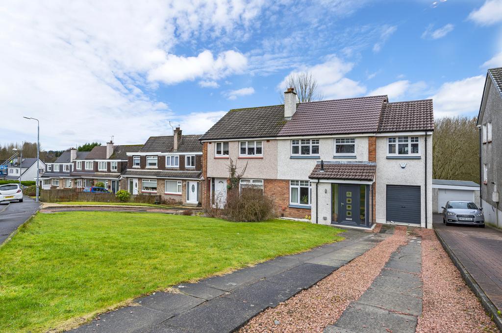 12 Iona Way, Kirkintilloch, G66 3QA 4 bed semidetached villa £260,000