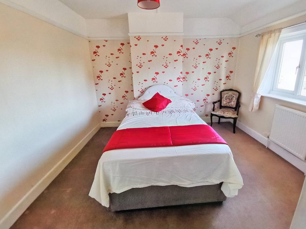Wheatley Avenue, Braintree CM7 3 bed end of terrace house for sale £