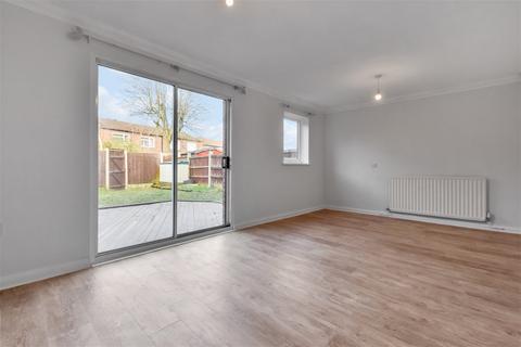 27 Baxter Close, Murdishaw, Runcorn, WA7 6HU