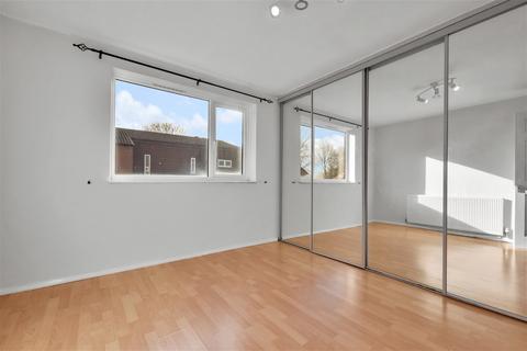 27 Baxter Close, Murdishaw, Runcorn, WA7 6HU