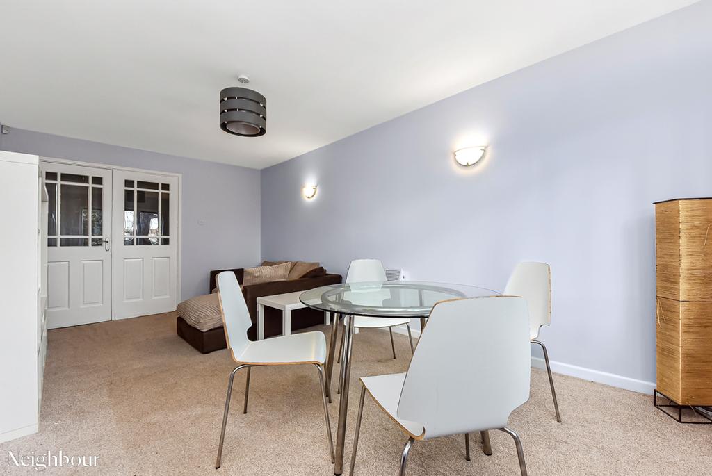 St Christopher Gardens, Thornton... 2 bed flat £1,400 pcm (£323 pw)
