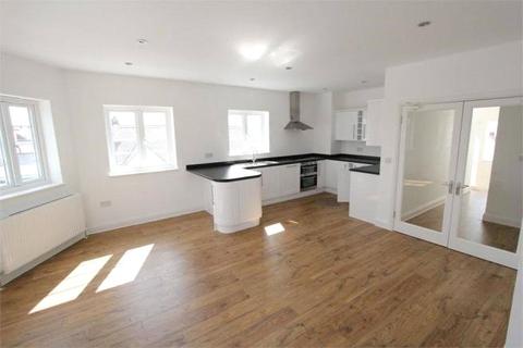 2 bedroom apartment to rent - Highcliff Drive, Leigh-on-Sea, Essex, SS9