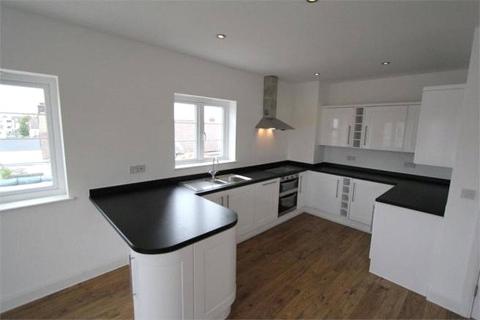 2 bedroom apartment to rent - Highcliff Drive, Leigh-on-Sea, Essex, SS9
