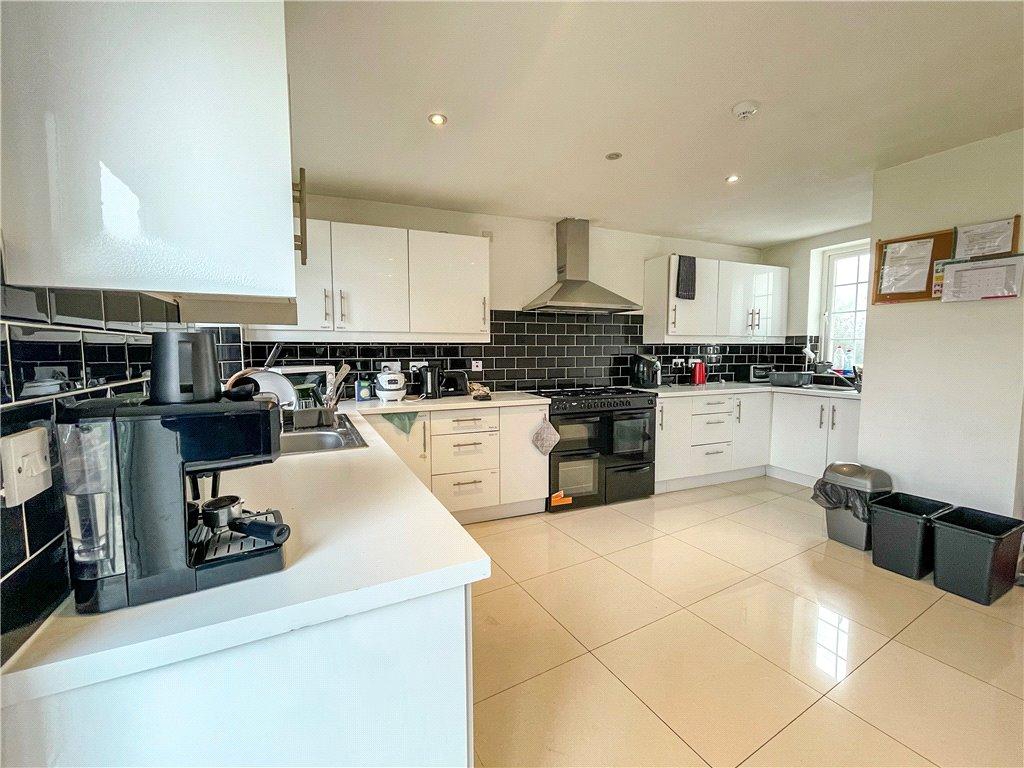 Pooley Green Road, Egham, Surrey, TW20 1 bed in a house share £725