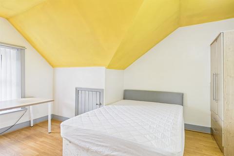 undefined, Heaton, Newcastle Upon Tyne