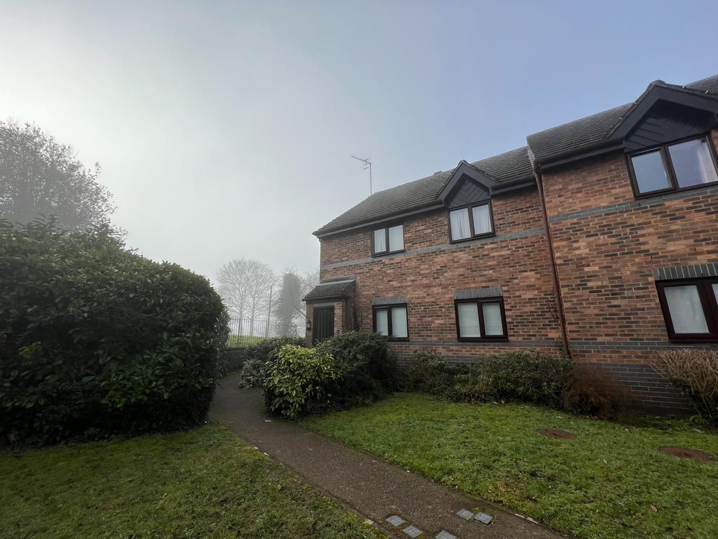 Rosedale, Redan Road, Aldershot, GU12 2 bed £1,100 pcm (£