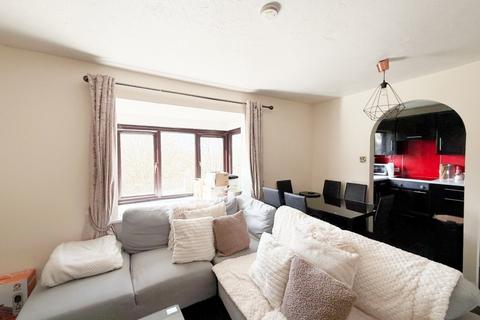 2 bedroom maisonette to rent, Rosedale, Aldershot