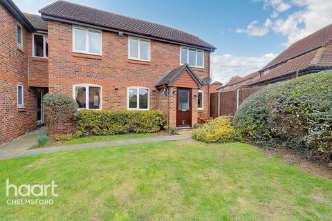 28 Earlsfield Drive, Chelmsford, CM2 6SX