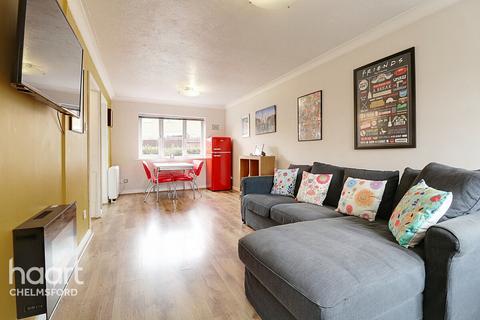 28 Earlsfield Drive, Chelmsford, CM2 6SX