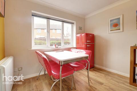 28 Earlsfield Drive, Chelmsford, CM2 6SX