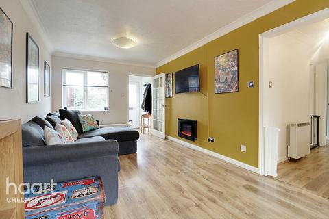 28 Earlsfield Drive, Chelmsford, CM2 6SX