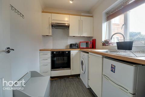 28 Earlsfield Drive, Chelmsford, CM2 6SX