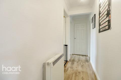 28 Earlsfield Drive, Chelmsford, CM2 6SX