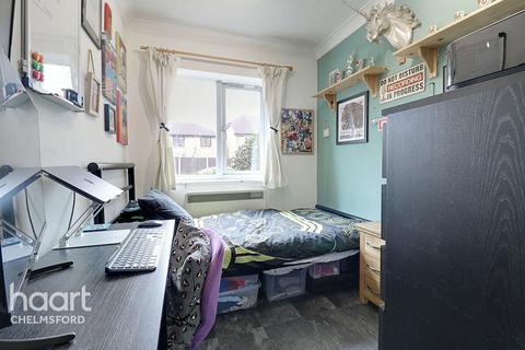 28 Earlsfield Drive, Chelmsford, CM2 6SX