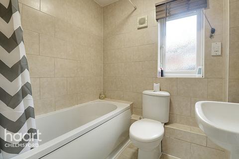 28 Earlsfield Drive, Chelmsford, CM2 6SX