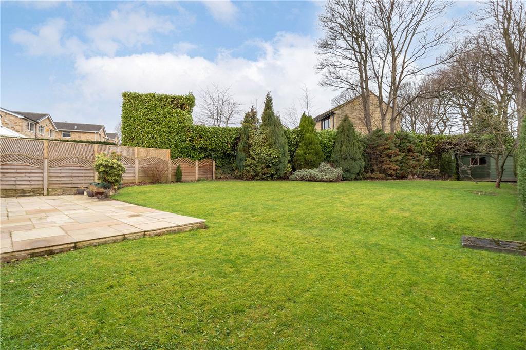 The Fairway, Fixby, Huddersfield, HD2 3 bed bungalow for sale £399,950