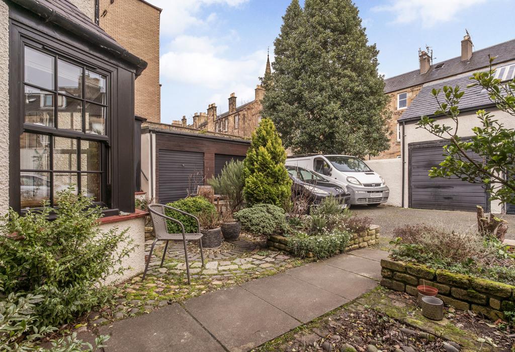 4d St. Albans Road, Edinburgh 2 bed end of terrace house £370,000