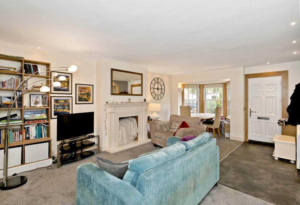 4d St. Albans Road, Edinburgh 2 bed end of terrace house £370,000