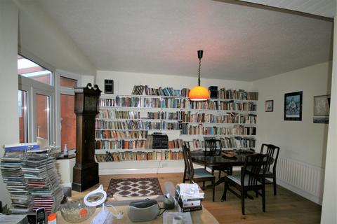 25 Claremont Road, London, W13 0DF