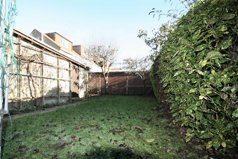 25 Claremont Road, London, W13 0DF