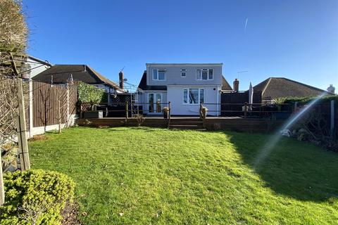 4 bedroom bungalow for sale - Cotswold Avenue, Rayleigh, Essex, SS6