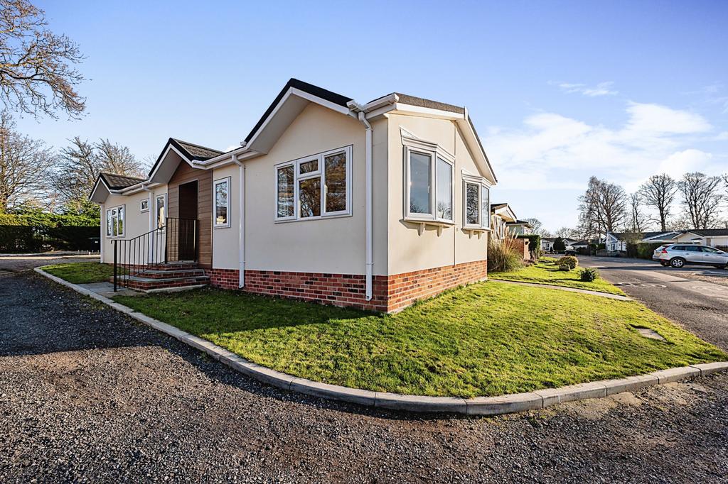 Westgate Park, Lincolnshire, NG34 2 bed park home - £170,000
