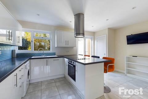 3 bedroom terraced house for sale, Oast House Close, Wraysbury, Berkshire, TW19