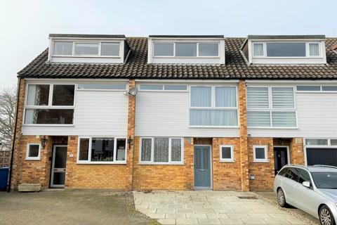 3 bedroom terraced house for sale, Oast House Close, Wraysbury, Berkshire, TW19