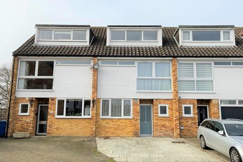 7 Oast House Close, Wraysbury, Staines-upon-thames, TW19 5BX