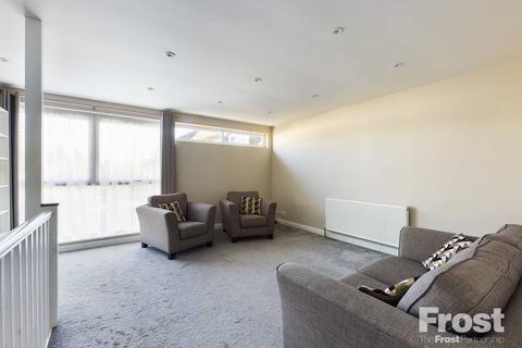 7 Oast House Close, Wraysbury, Staines-upon-thames, TW19 5BX