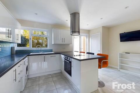 7 Oast House Close, Wraysbury, Staines-upon-thames, TW19 5BX