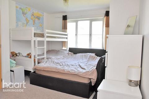 2 bedroom apartment for sale - Stoneleigh Road, Clayhall