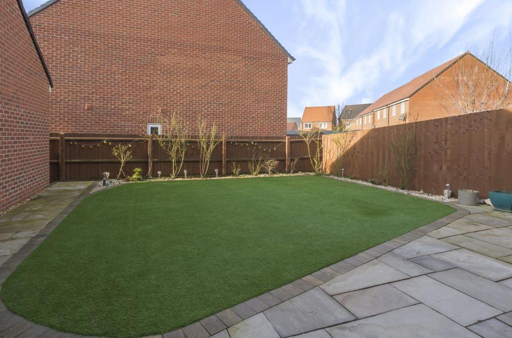 Seaforth Gardens, Bedford 3 bed detached house £395,000