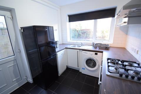 3 bedroom terraced house to rent, Allensbank Road, Cardiff